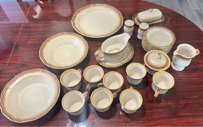 Vintage Mikasa “Whole Wheat” E8000 stoneware, 26 pieces. Made in Japan, 1970s.