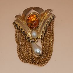 Vintage Goldtone Art Deco Brooch Faux Amver and Pearl