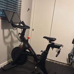Peloton Bike (Original Model) – Excellent Condition