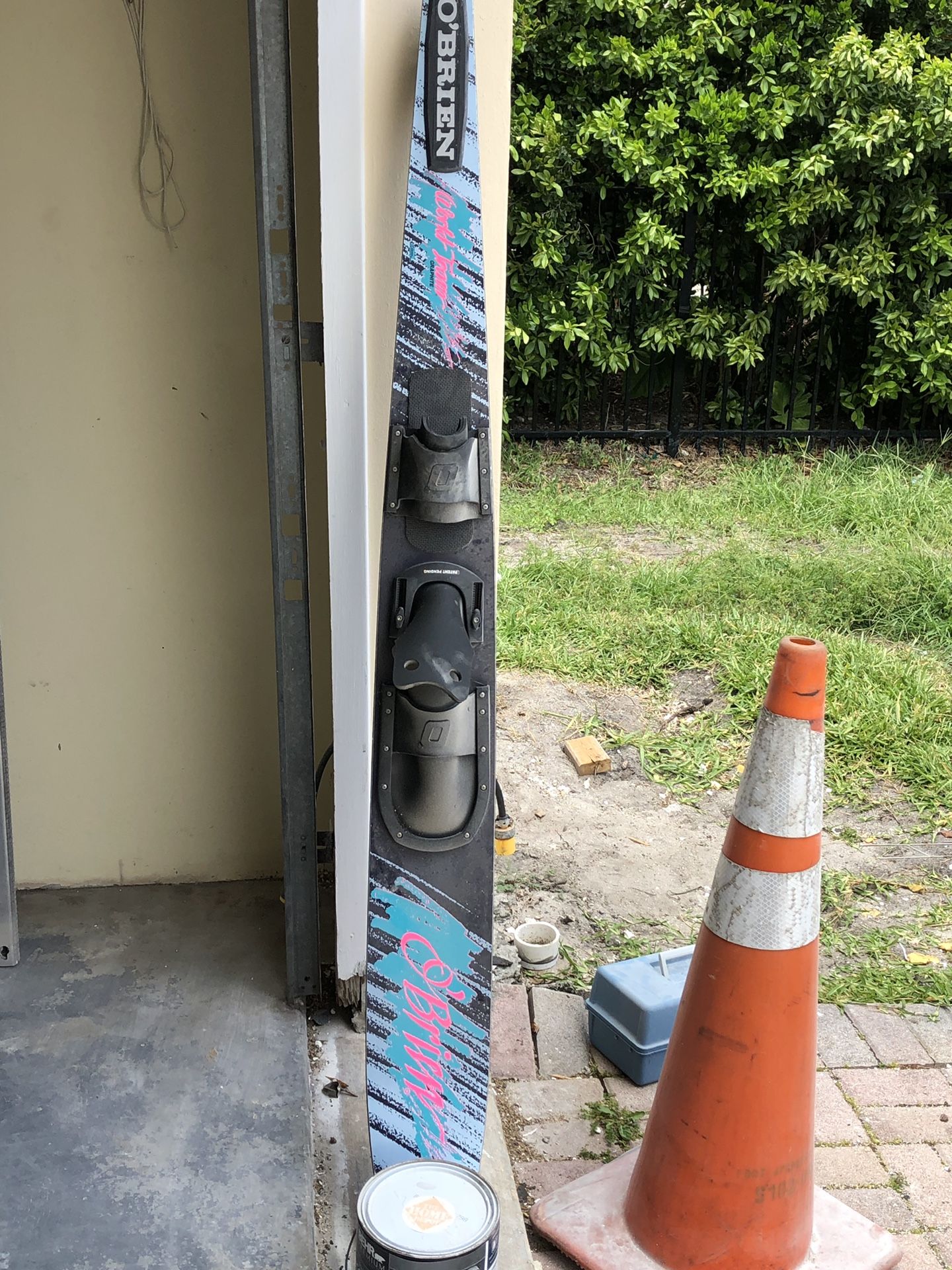 O brien. Slalon water ski