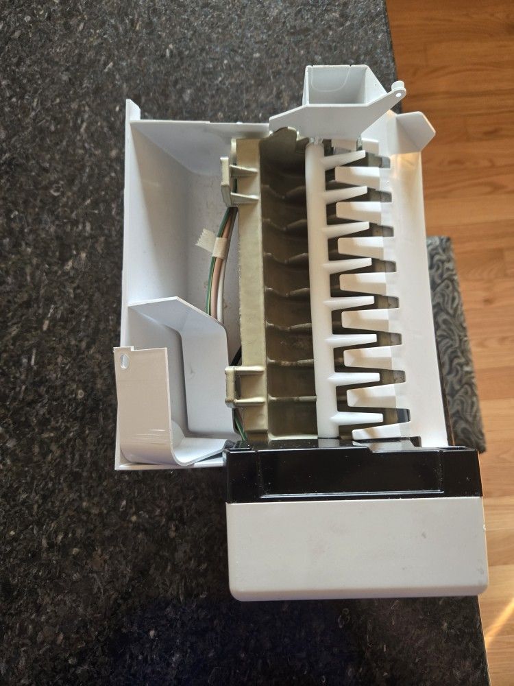 Refrigerator Ice Maker