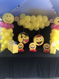 Emoji party decoración