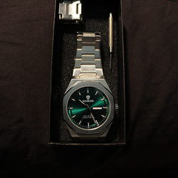 BINBOND Emerald Green Dial