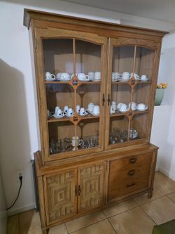 China cabinet and large cabinet