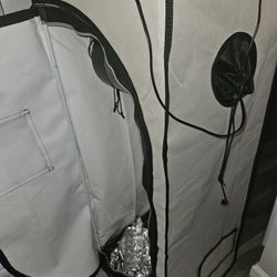 Small Grow Tent With Light,exhaust And Acc. Trades Welcomed