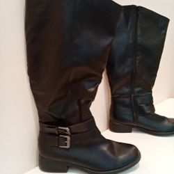 Size 6M Women Boots Great Condition