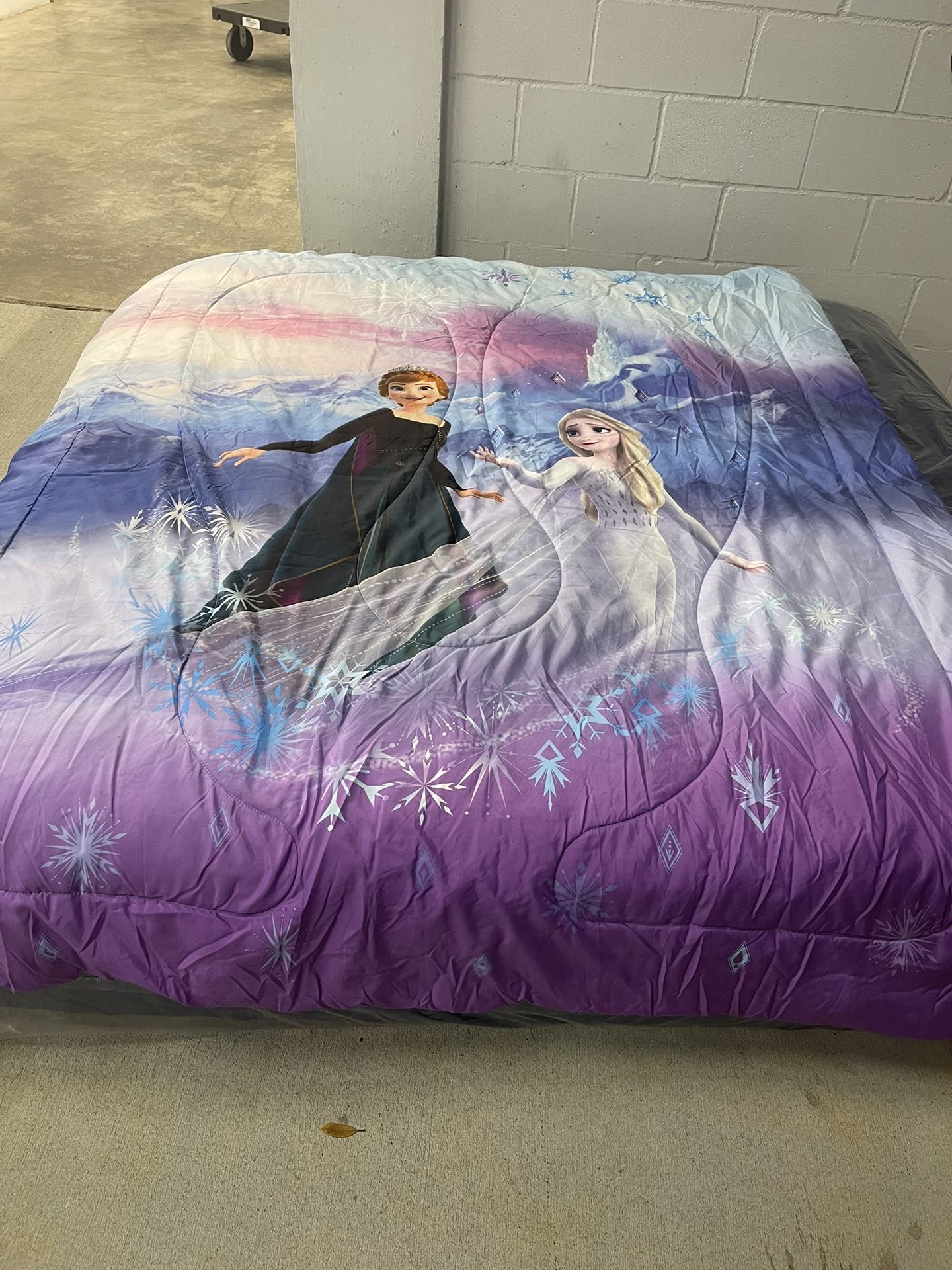 Full Sized Frozen Comforter