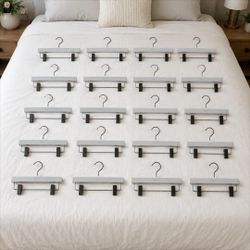 20 Nike Hangers