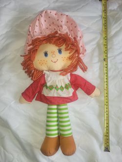 STRAWBERRY SHORTCAKE DOLL