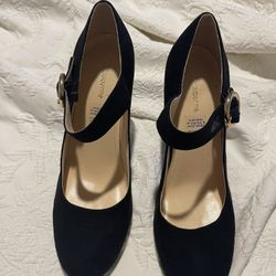 NWOT Size 7.5M Black Faux Suede Heels