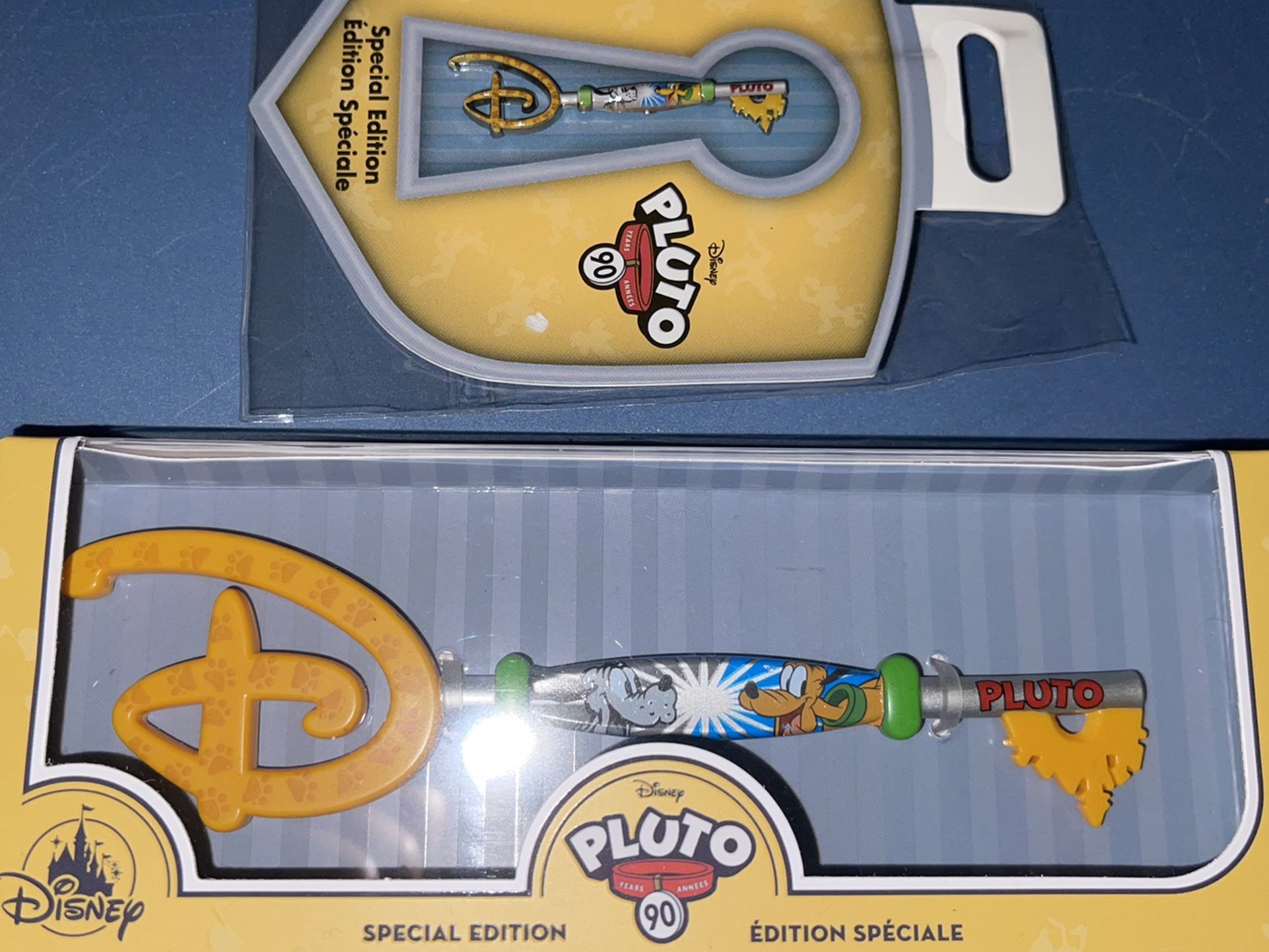 Disney pluto limited edition key set