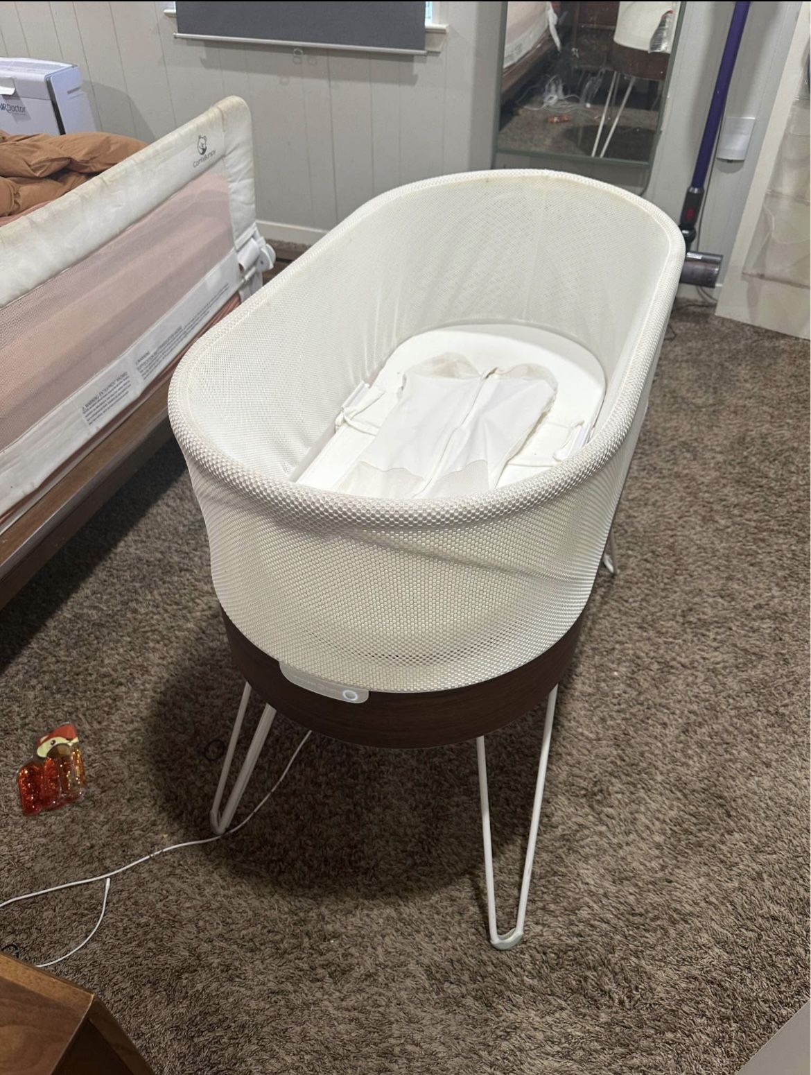 SNOO Smart Sleeper Baby Bassinet