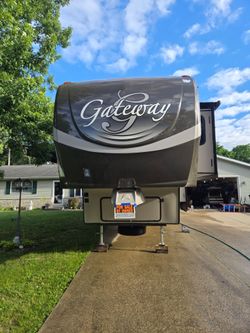 Heartland Gateway 3650bh 5 slide 40 ' 5 th wheel