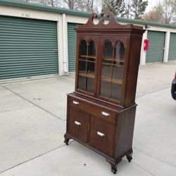 Vintage Federal Style China Cabinet on Wheels - Baker Furniture! - $375