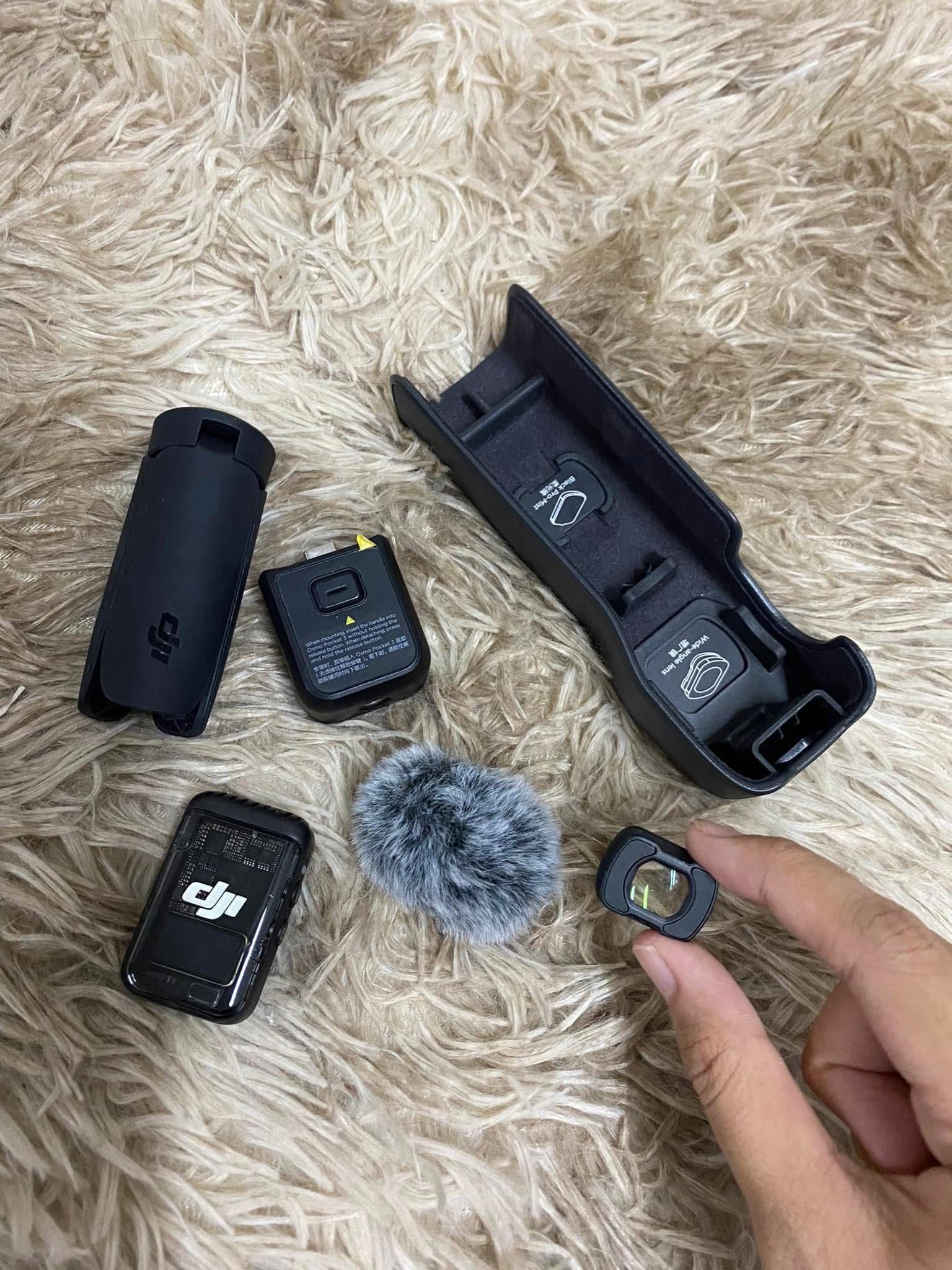 DJI Osmo Pocket 3 Creator Combo - 4K/120fps Video Vlogging Camera