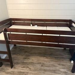 Elevated twin bed - kids bed