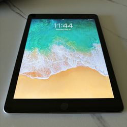 iPad 5th Gen 32GB For SALE!!!