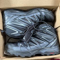 Men’s Salomon Hiking Boots- Unused Size 11.5