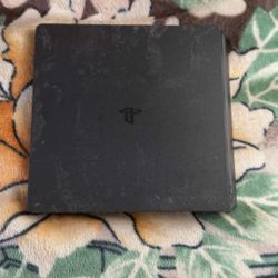 Play station 4 Slim 