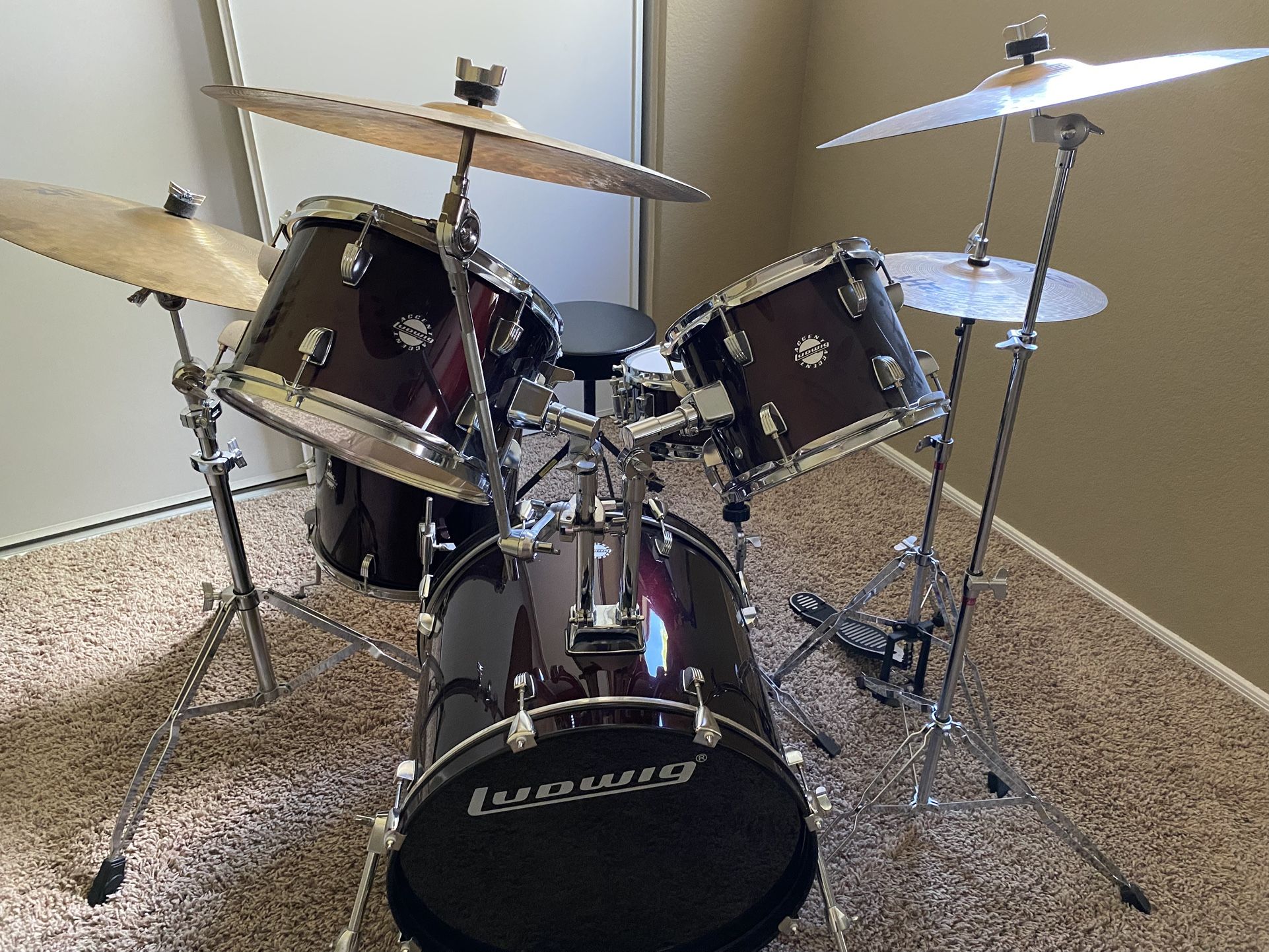 Ludwig 5 Piece Drum Set with Zildjian Cymbals - 525 Dollars 