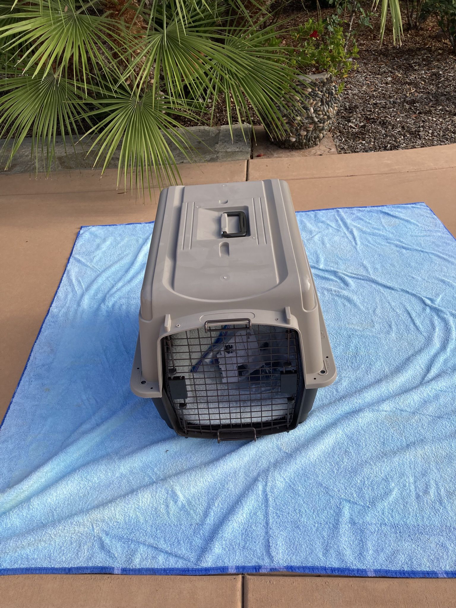 You Me Premium Dog Kennel: Small 28LX 20.5WX21.5 H