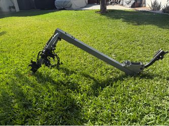 Yakima Bike Hitch (holds 3 bikes) with KEY and 1”in & 2”in Hitch Adapter