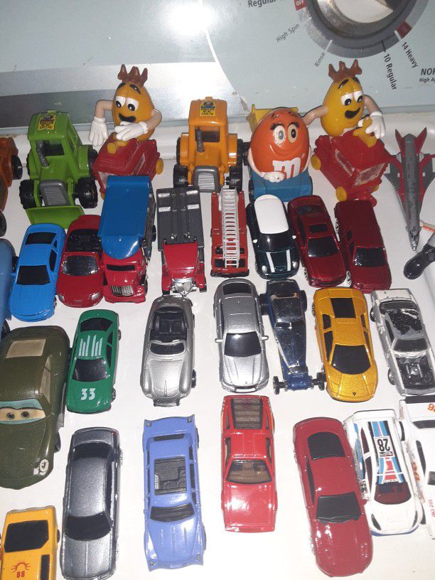 COLLECTION OF 55 CARS 6 AIRPLANES DODGE RAM TRUCK  LARGE  RACING CAR 2 POLICE CARS POLICE MOTORCYCLE WITH WINDSHIELD 