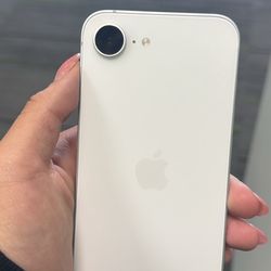 iPhone 16e 