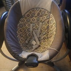 Graco Soothing Vibration Swing