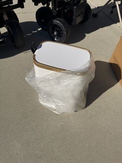 Brand New Modern Trash Can with Lid ā Elegant White & Gold Trim
