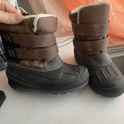 Cat & Jack Kids Snow boots Size 11