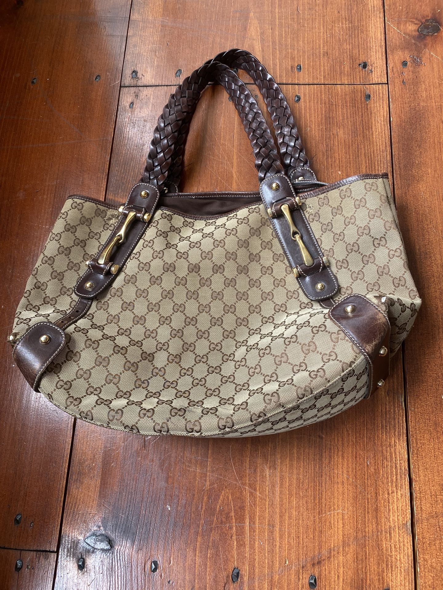Woman’s Gucci Hobo Bag