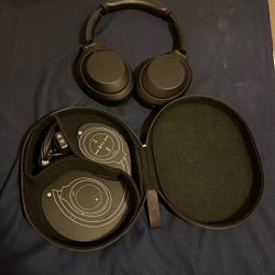 Sony WH-1000XM4 headphones