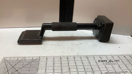 Carpet knee kicker