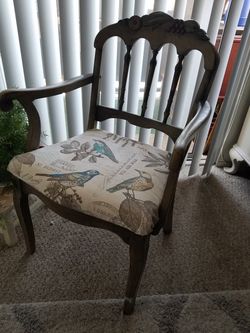 This is a vintage chair very beautiful