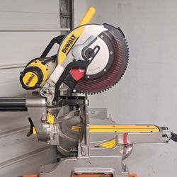 12" Dewalt Compound Sliding Miter Saw DWS779 