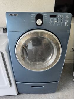 Samsung electric dryer in great working condition. No issues works good.
