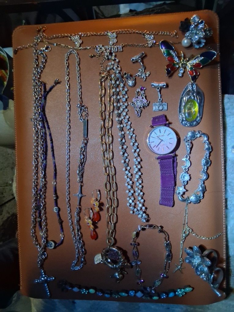 Assorted Jewelry Items Bundle....
