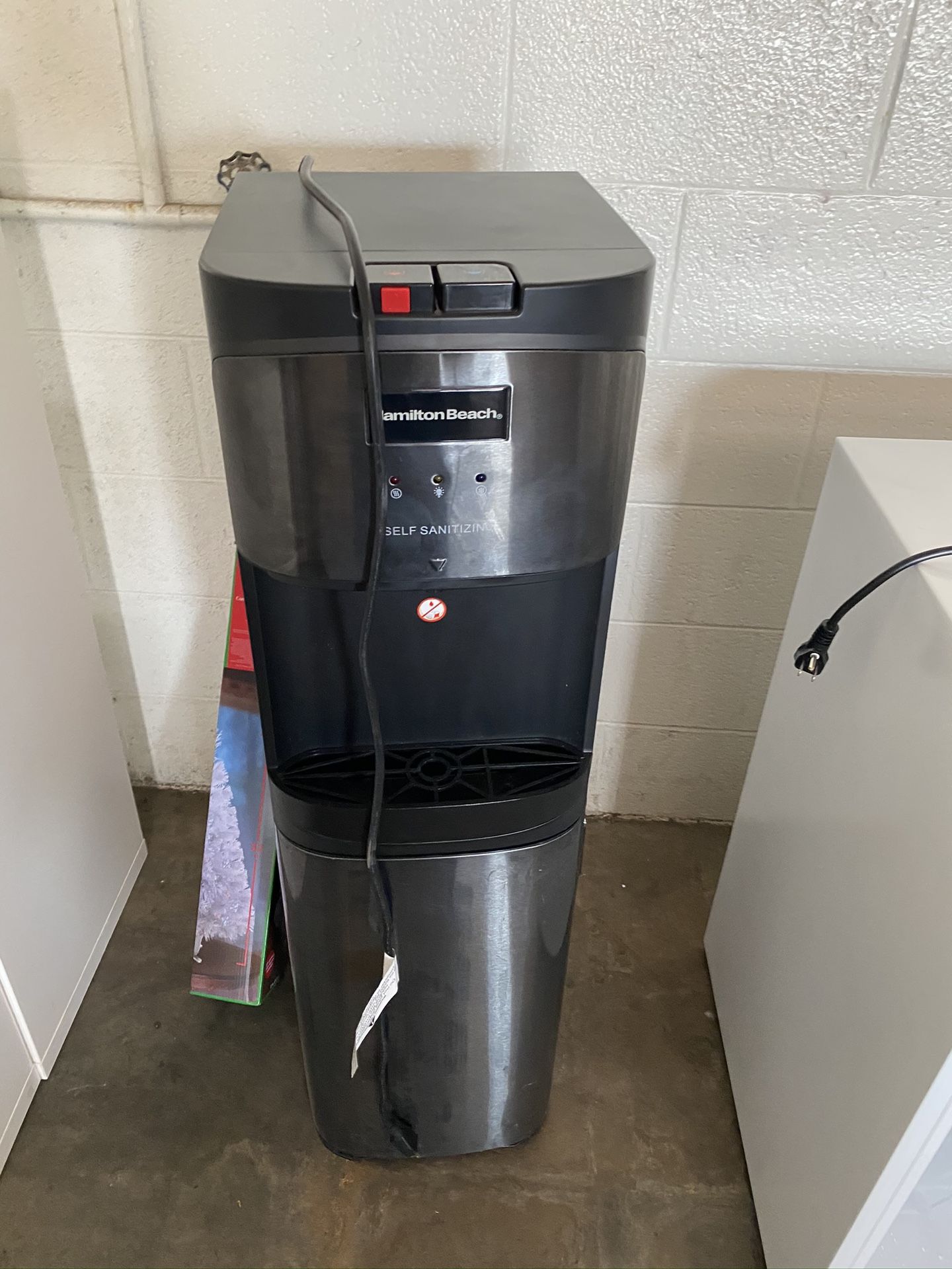 Hamilton Beach water filter water tank black