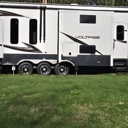 2017 Dutchmen Voltage