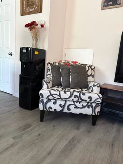 Couch gray a chsir couch white gray