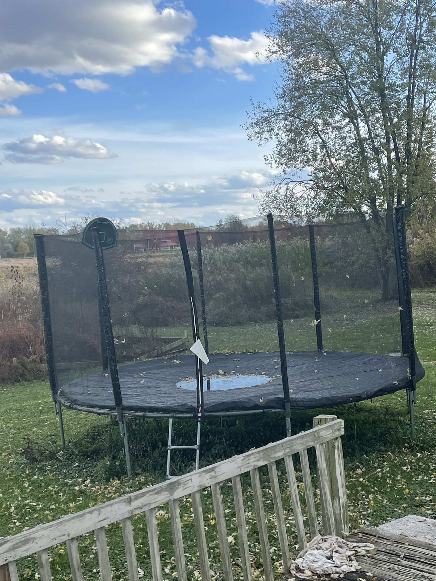 14 FT Trampoline With Enclosure