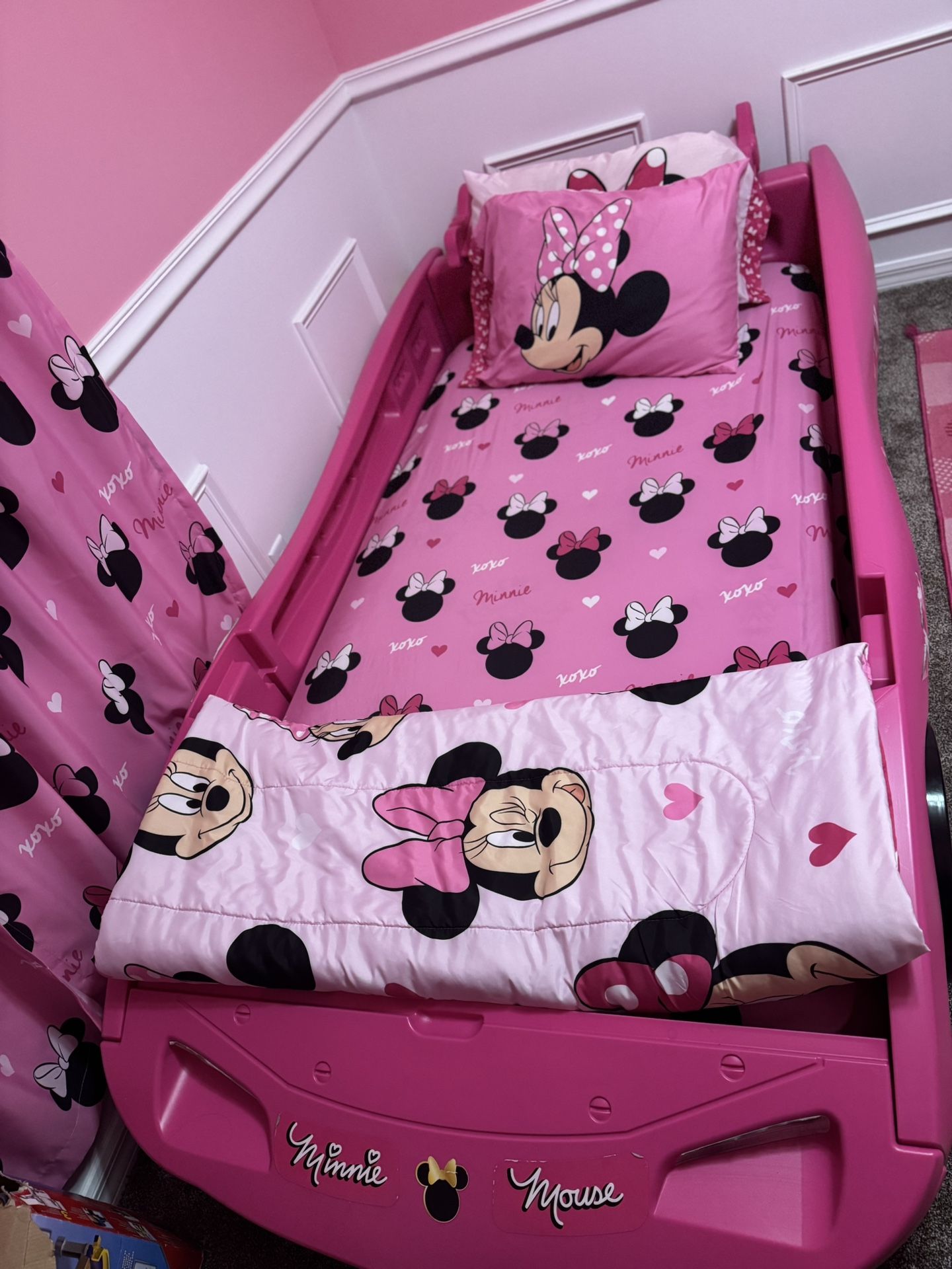 Minnie Mouse Twin Bedroom Set