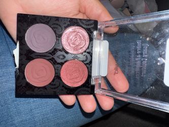 Make up pallet