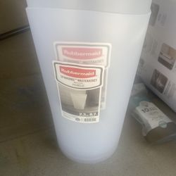Rubbermaid 2.3 Gallon Garbage can