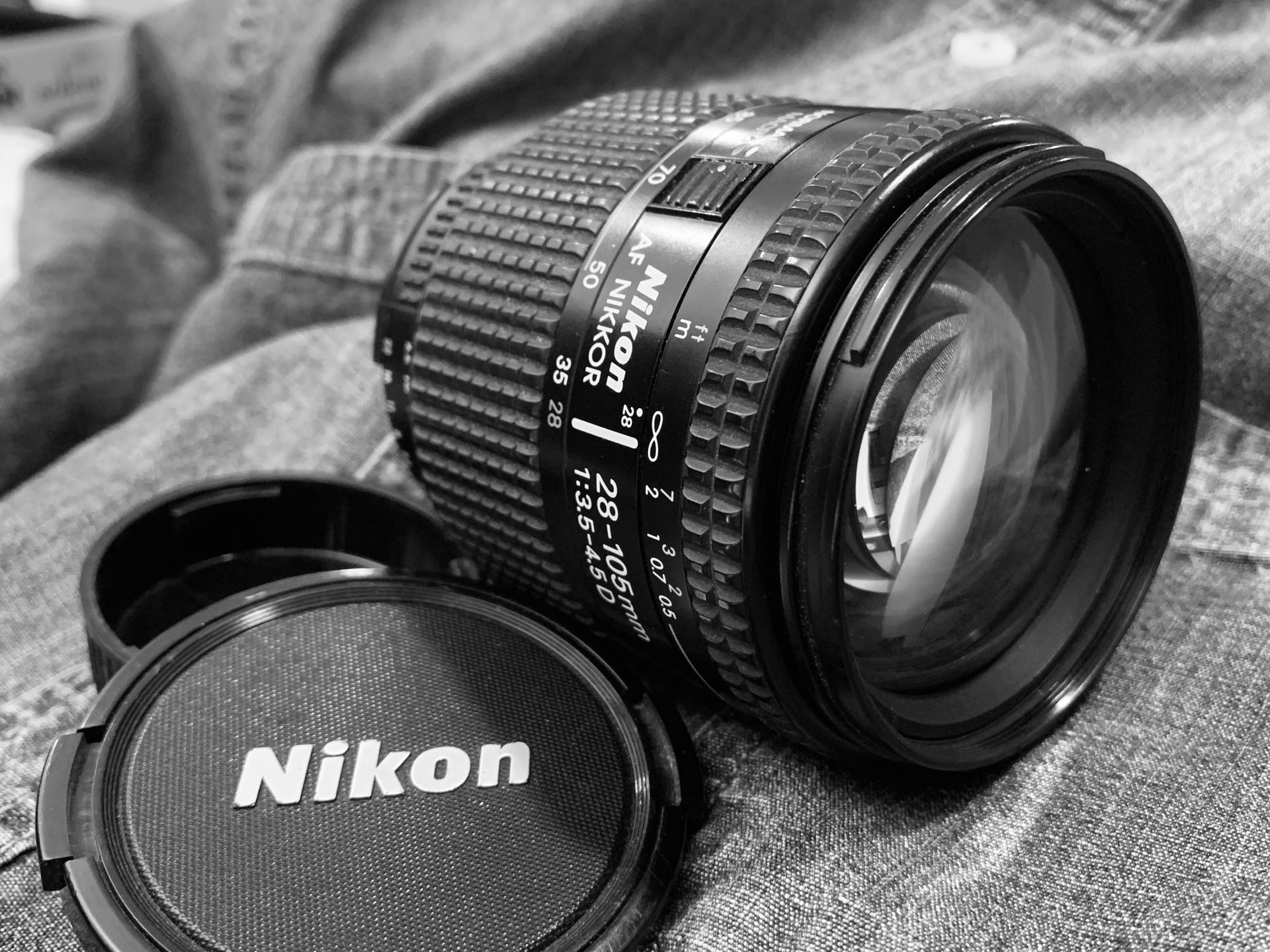 NIKON AF Nikkor 28-105mm f/3.5-4.5 D Zoom / Macro Lens (Made in Japan)