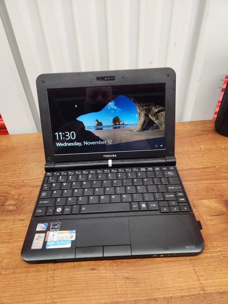 Toshiba Mini Laptop NB205
