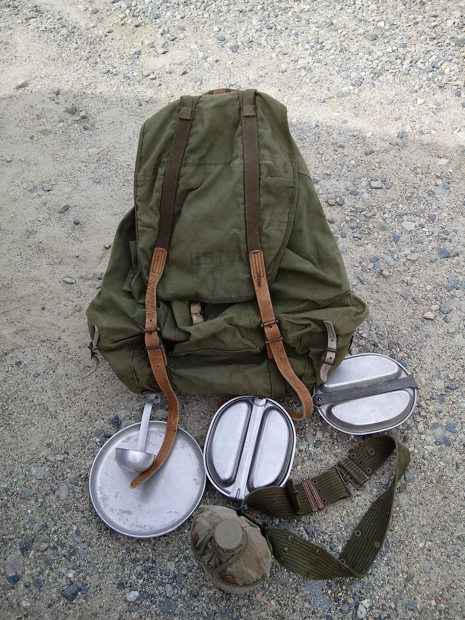 USMC BACKPACK CANTEEN BELT HOLDER 2 MESS KITS