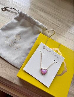 New Kendra Scott heart Necklace
