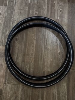 Pair of 700x35C Bicycle Tires – Reflective Sidewall